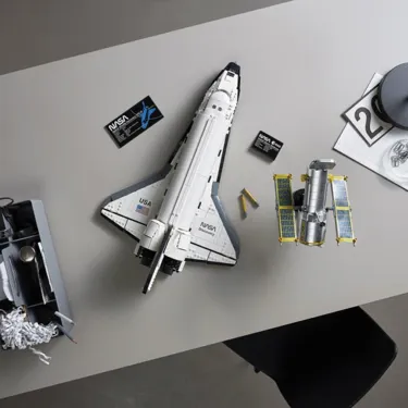 LEGO 10283 NASA Space Shuttle Discovery Hubble Play Feature 1024X660